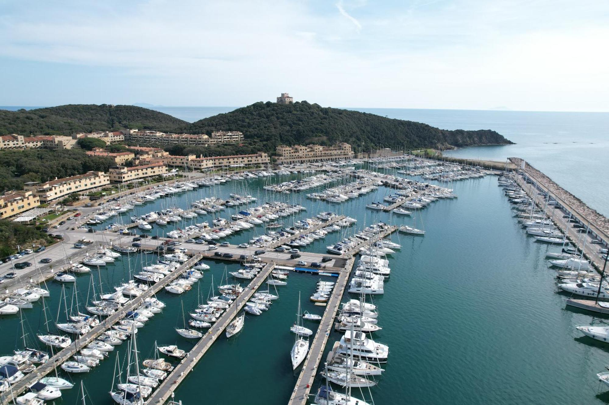 Holiday Homes Marina Apartments Punta Ala Eksteriør billede